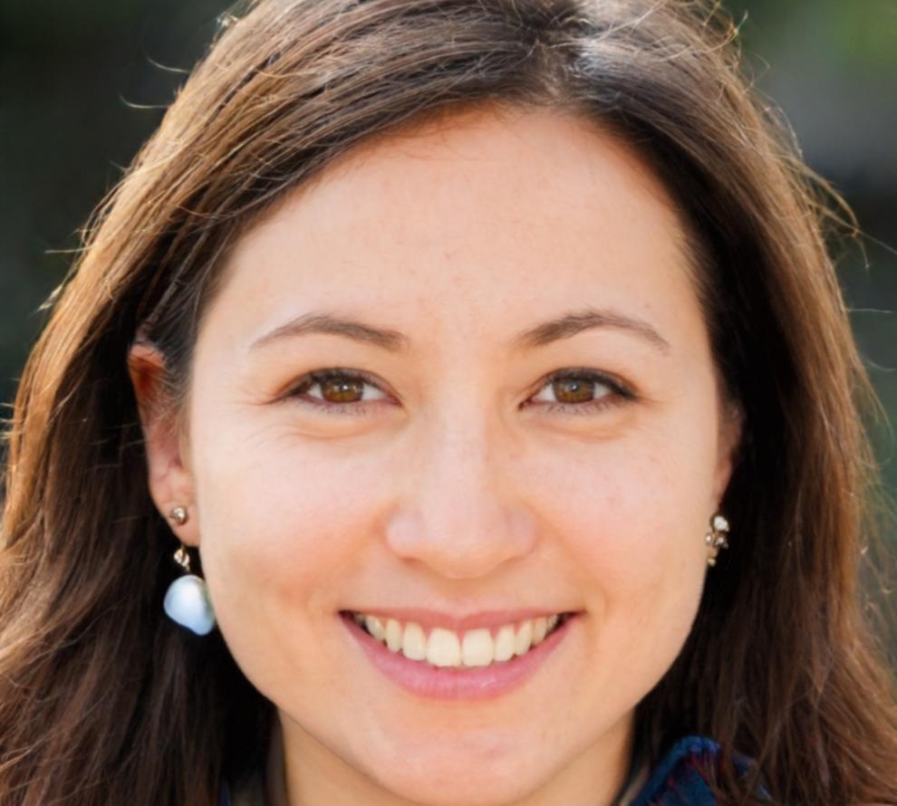 Финансовый консультант отвечает на вопросы клиентов